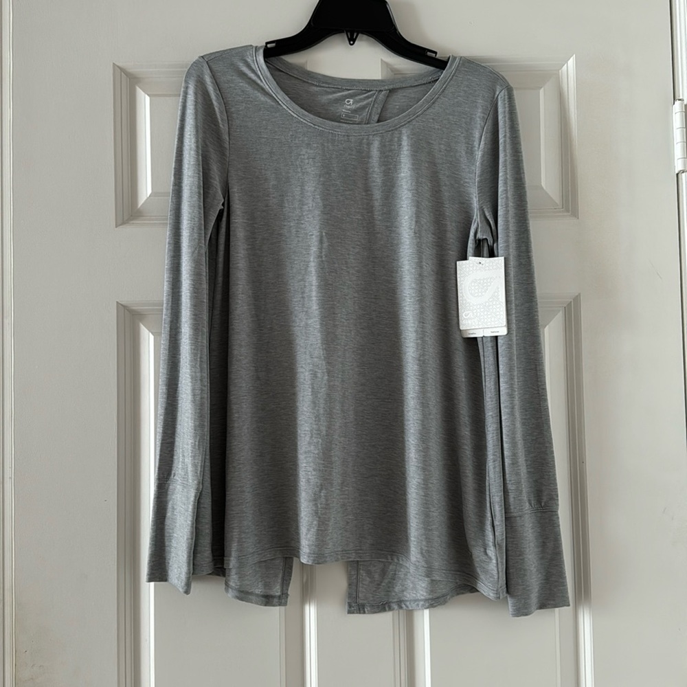 WOMEN’S  GAPFIT LONGSLEEVE FLOWY WORKOUT SHIRT NWT  SIZE M